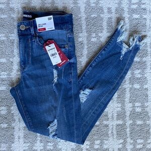 •EXPRESS• NWT Mid-Rise Distressed Cropped Ankle Jeans